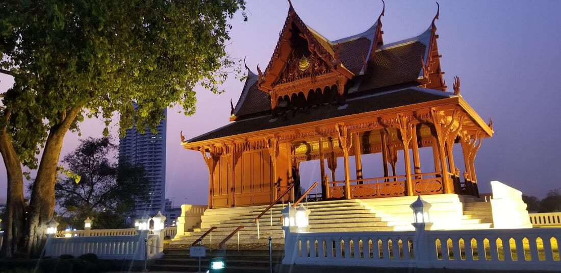 A shot of a Thai building at dusk in Bagkok.