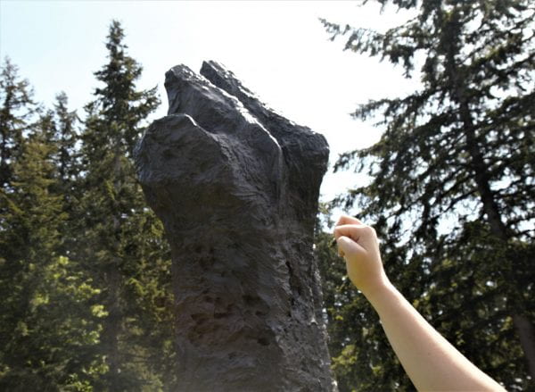 Manus sculpture and human hand showing fisted resebalence